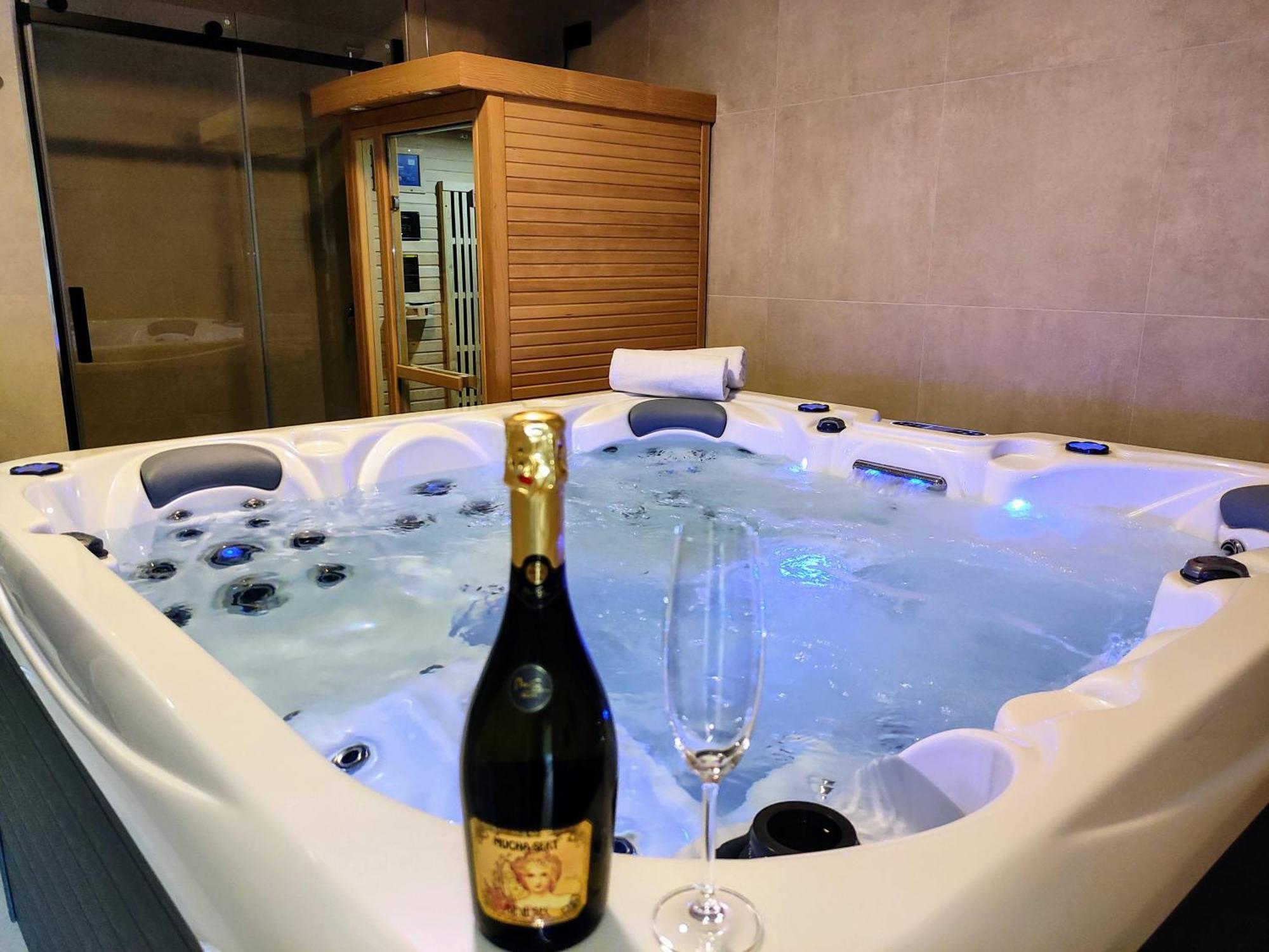 Grand Spa Harrachov - Wellness Luxusni Apartman S Velkou Virivkou, Saunou, Kuchyni A Venkovnim Posezenim V Centru Harrachova Extérieur photo